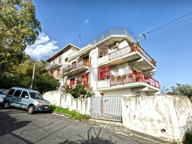 Appartamento in Vendita a Sant'Agata li Battiati, 247'000&euro;, 176 m²