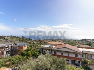 Quadrilocale in Vendita a Aci Castello, 72'000&euro;, 93 m²