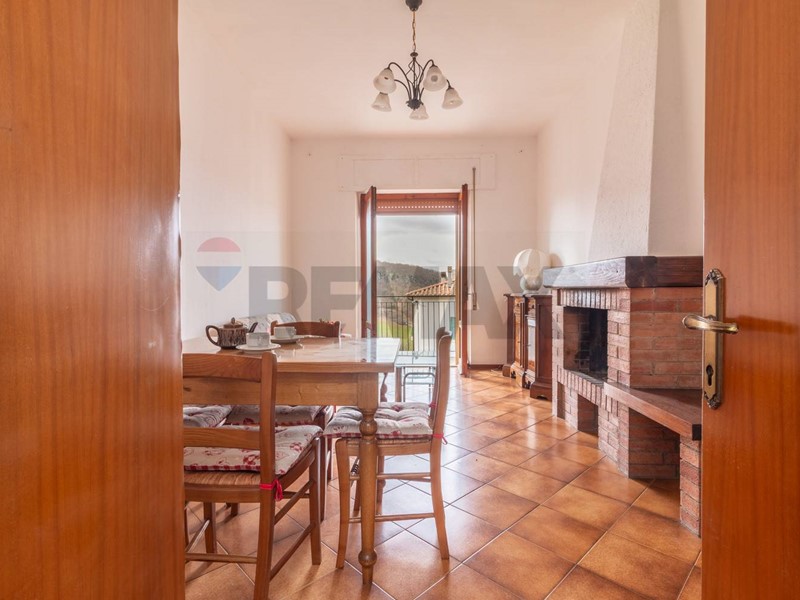 Quadrilocale in Vendita a Semproniano, 65'000&euro;, 67 m²