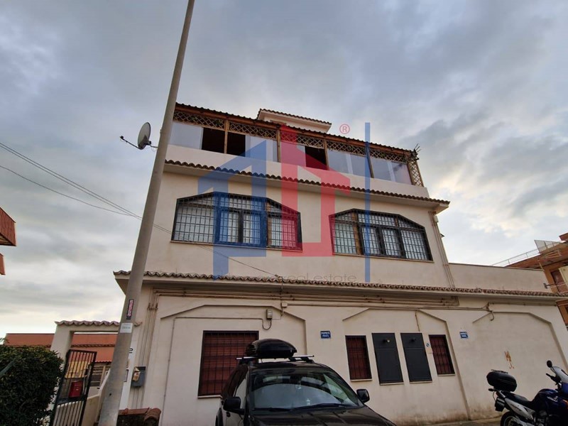 Trilocale in Vendita a Pomezia, 150'000&euro;, 80 m²