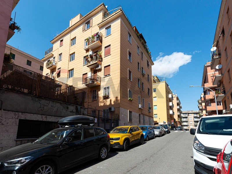 Bilocale in Vendita a Roma, 289'000&euro;, 75 m²