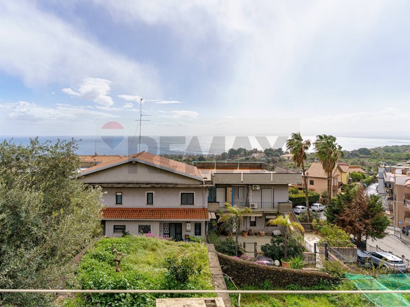 Quadrilocale in Vendita a Aci Castello, 57'000&euro;, 62 m²