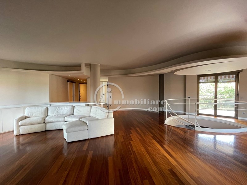 Appartamento in Affitto a Busto Arsizio, 1'700&euro;, 223 m²