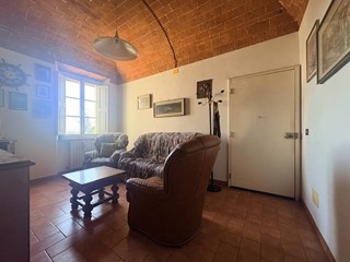 Quadrilocale in Vendita a Terricciola, 128'000&euro;, 110 m², con Box