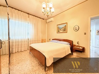 Trilocale in Vendita a Roma, 189'000&euro;, 90 m²