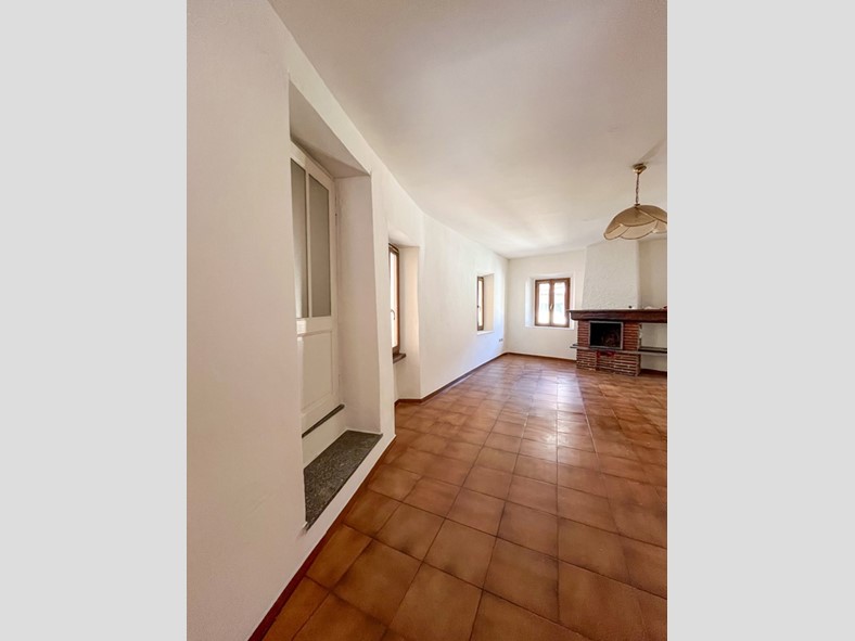 Trilocale in Vendita a Porlezza, 95'000&euro;, 130 m²