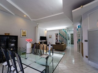 Quadrilocale in Vendita a Pomigliano d'Arco, 279'000&euro;, 130 m², con Box