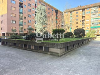 Appartamento in Vendita a Torino, 188'000&euro;, 110 m², con Box