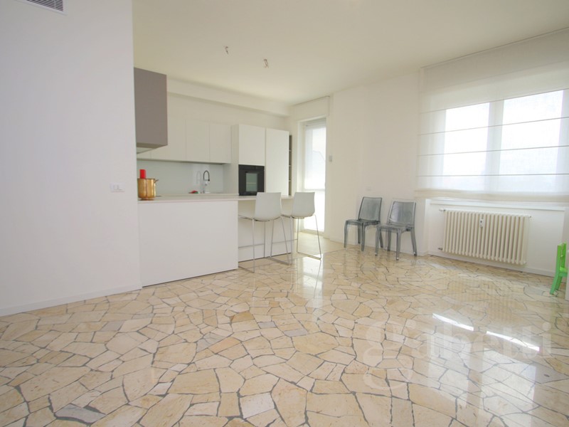 Trilocale in Vendita a Busto Arsizio, 350'000&euro;, 136 m², arredato, con Box