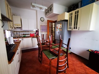 Appartamento in Vendita a Genova, 55'000&euro;, 84 m², arredato