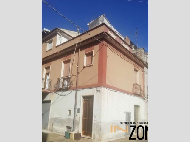 Quadrilocale in Vendita a San Nicandro Garganico, 19'875&euro;, 120 m²