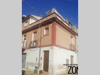 Quadrilocale in Vendita a San Nicandro Garganico, 19'875&euro;, 120 m²