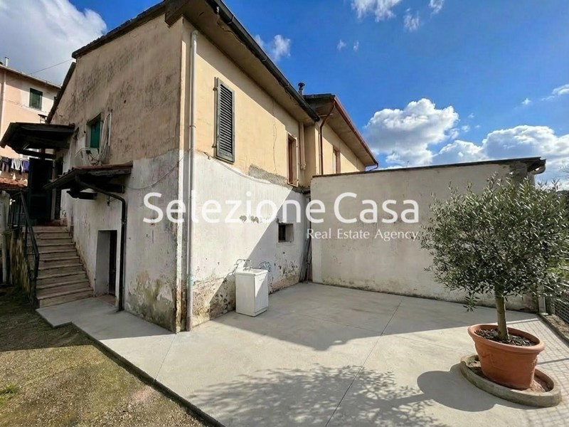 Trilocale in Vendita a Montopoli in Val d'Arno, zona San Romano, 87'000&euro;, 64 m²