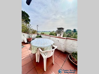 Attico in Vendita a Pisa, zona Marina di Pisa, 275'000&euro;, 107 m², arredato