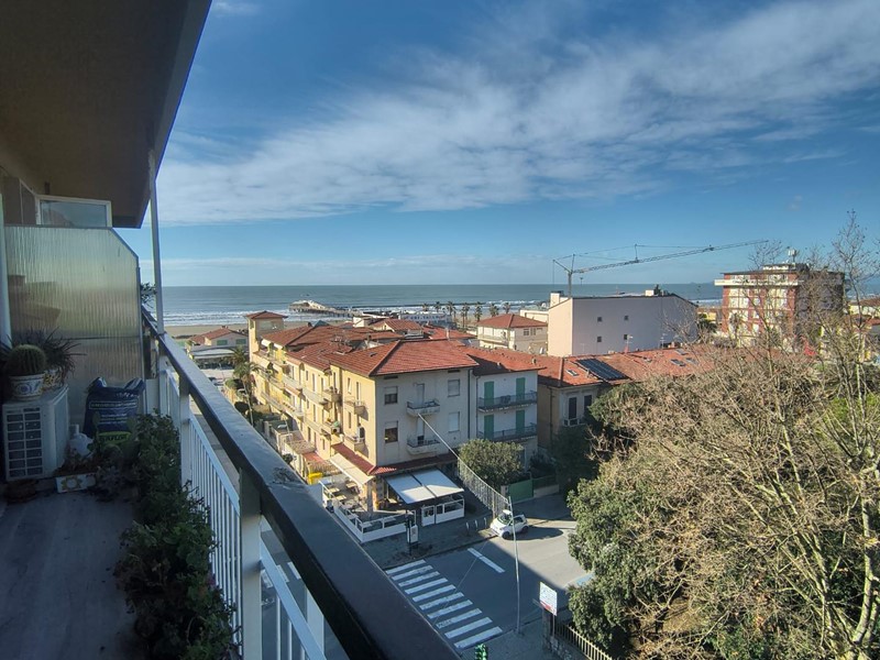 Attico in Vendita a Camaiore, zona Lido di Camaiore, 660'000&euro;, 100 m², arredato