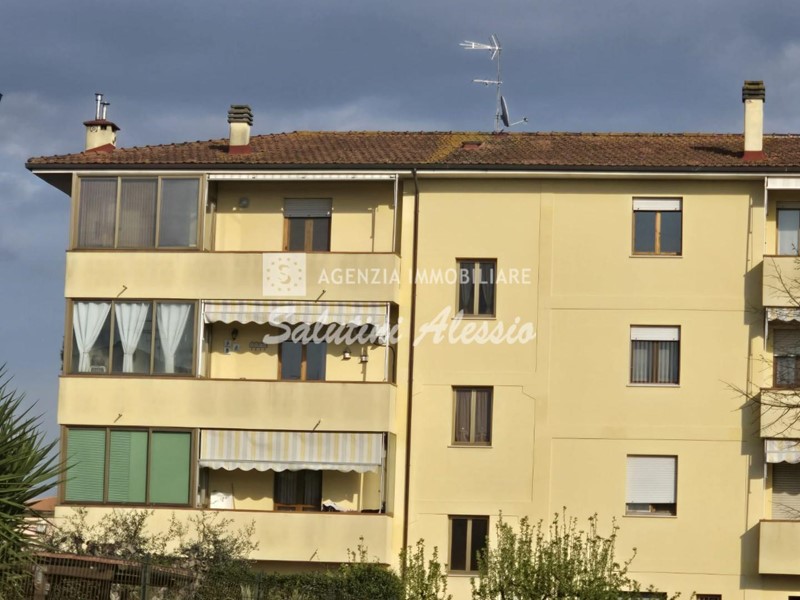Appartamento in Vendita a Calcinaia, zona Fornacette, 159'000&euro;, 100 m², con Box