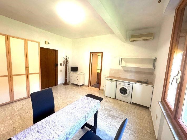 Monolocale in Affitto a Prato, zona Il Pino, 550&euro;, 28 m², arredato