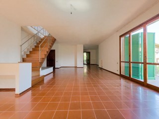 Appartamento in Vendita a Ponsacco, 275'000&euro;, 270 m², con Box