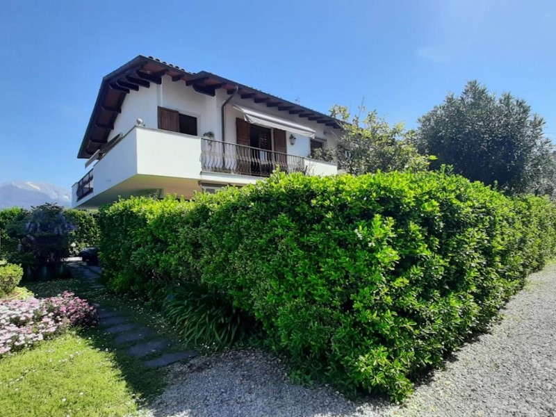 Appartamento in Vendita a Seravezza, zona Querceta, 360'000&euro;, 70 m², arredato