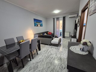 Quadrilocale in Vendita a Carrara, zona Fossola, 175'000&euro;, 75 m²