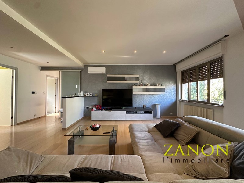 Appartamento in Vendita a Capriva del Friuli, 250'000&euro;, 138 m²