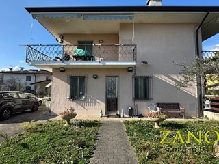 Appartamento in Vendita a Capriva del Friuli, 250'000&euro;, 138 m²