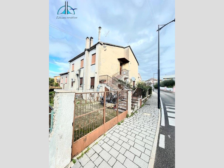 Appartamento in Vendita a Fara in Sabina, 155'000&euro;, 130 m²