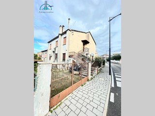 Appartamento in Vendita a Fara in Sabina, 155'000&euro;, 130 m²