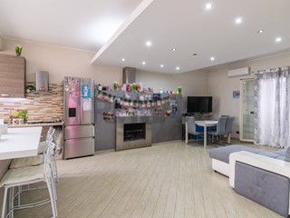 Quadrilocale in Vendita a Aci Sant'Antonio, 122'000&euro;, 124 m²