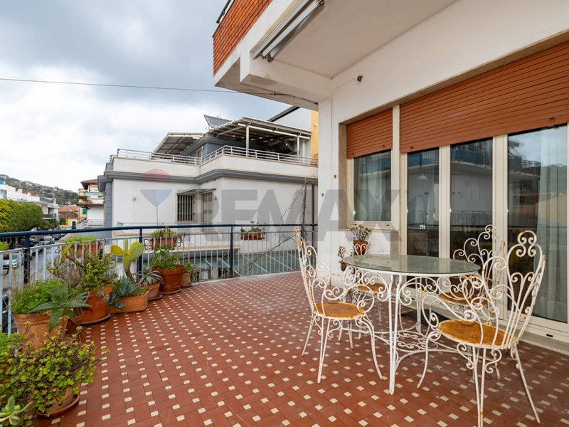 Appartamento in Affitto a Aci Castello, 1'100&euro;, 135 m²