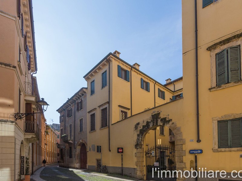 Appartamento in Vendita a Verona, 480'000&euro;, 155 m²