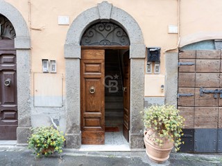 Quadrilocale in Vendita a Viterbo, 99'000&euro;, 95 m²