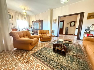 Appartamento in Vendita a Caserta, 350'000&euro;, 230 m²