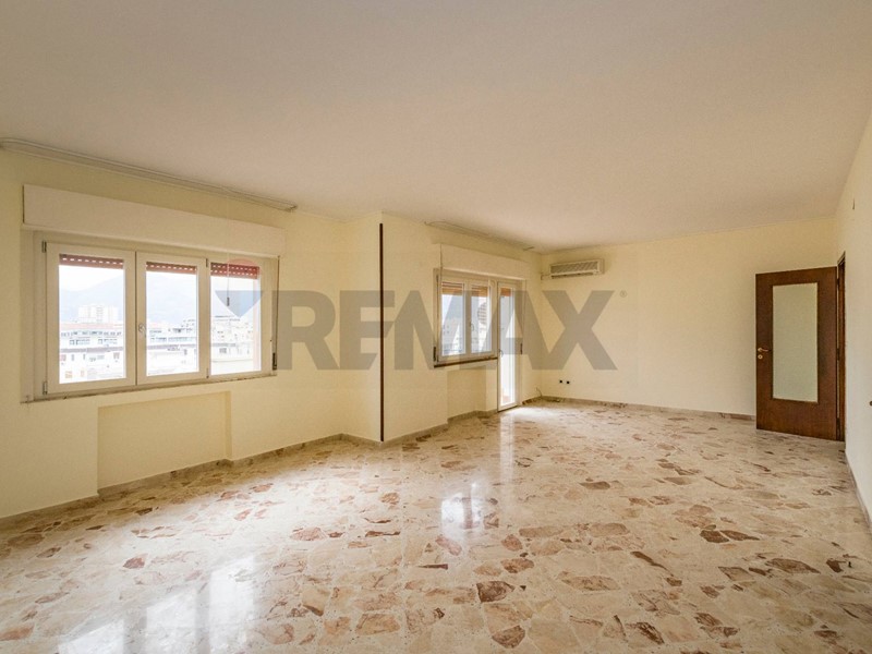 Appartamento in Affitto a Palermo, 1'050&euro;, 205 m²