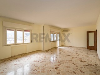Appartamento in Affitto a Palermo, 1'050&euro;, 205 m²