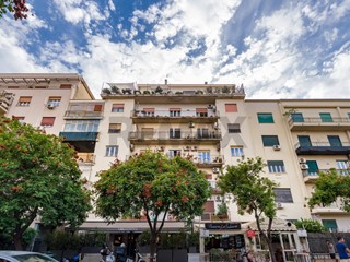 Appartamento in Vendita a Palermo, 448'000&euro;, 229 m²