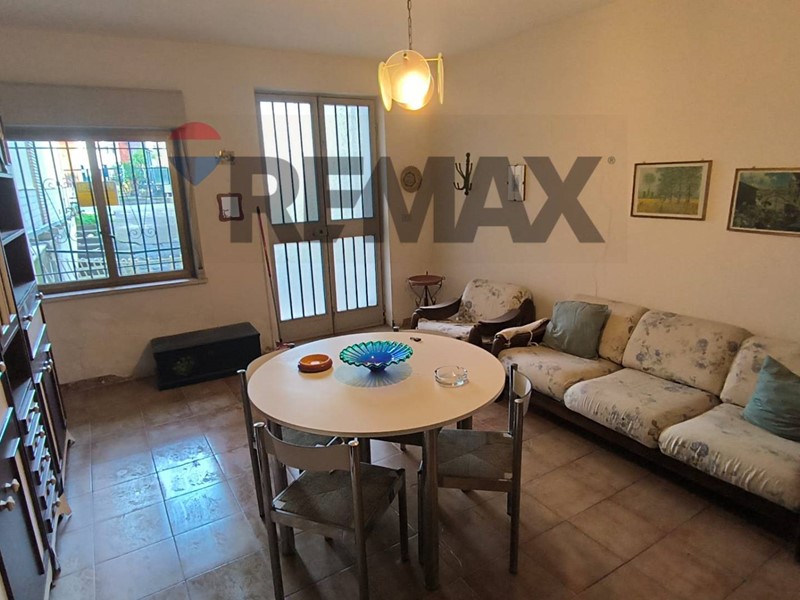 Quadrilocale in Vendita a Fiumefreddo di Sicilia, 74'000&euro;, 93 m²