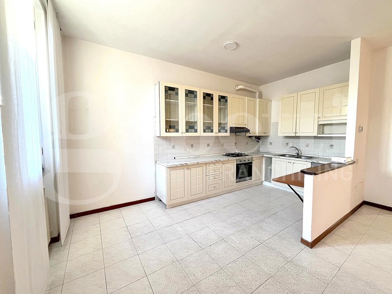 Trilocale in Vendita a Cuggiono, 148'000&euro;, 85 m², con Box