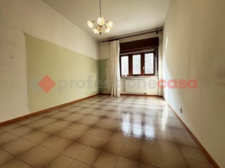 Appartamento in Vendita a Verona, 190'000&euro;, 115 m², con Box