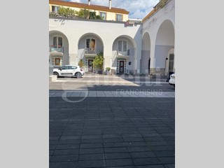 Appartamento in Vendita a Aversa, 520'000&euro;, 250 m², con Box
