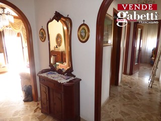 Trilocale in Vendita a Palermo, 110'000&euro;, 104 m²