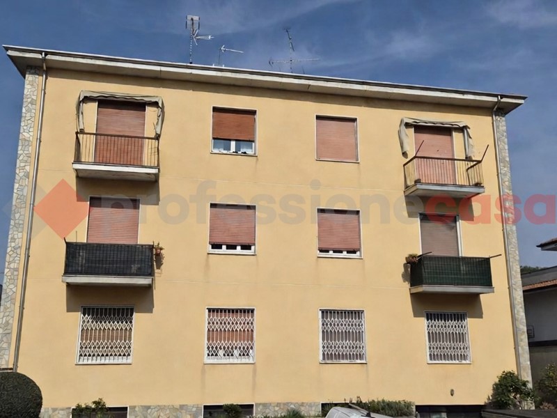 Trilocale in Vendita a Parabiago, 128'000&euro;, 80 m², con Box