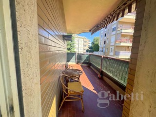 Bilocale in Vendita a Busto Arsizio, 85'000&euro;, 76 m², con Box