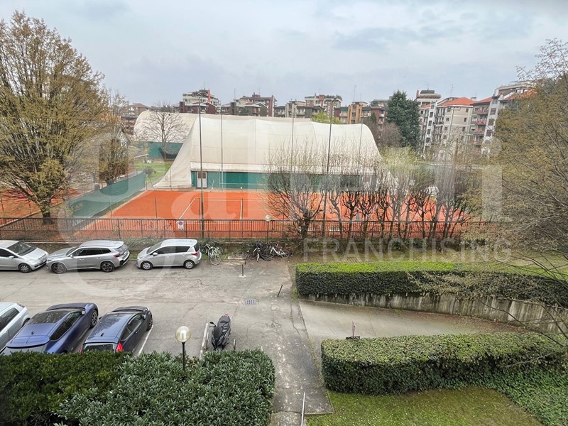 Appartamento in Vendita a Milano, 1'280'000&euro;, 218 m², con Box
