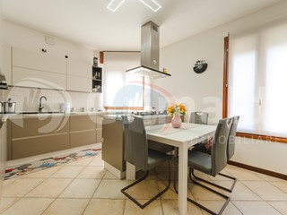 Quadrilocale in Vendita a Cadoneghe, 208'000&euro;, 100 m², arredato, con Box