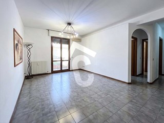 Trilocale in Vendita a Jesi, zona ZONA 2B, 130'000&euro;, 120 m², con Box