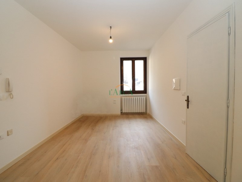 Bilocale in Vendita a Marone, zona Vesto, 75'000&euro;, 50 m²