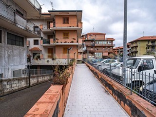 Quadrilocale in Vendita a Aci Catena, 109'000&euro;, 114 m², con Box