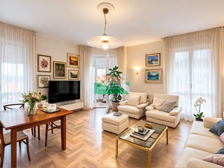 Appartamento in Vendita a Ravenna, 215'000&euro;, 120 m², arredato, con Box