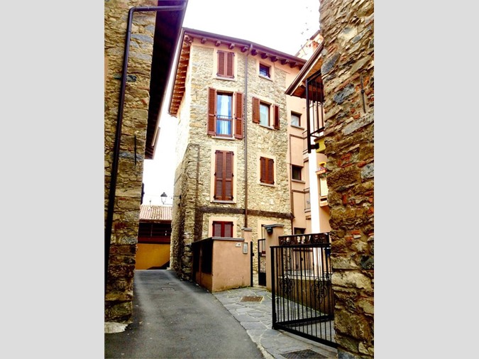 Bilocale in Vendita a Colle Brianza, 60'000&euro;, 65 m²